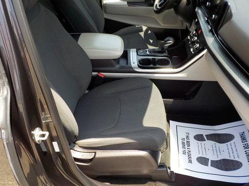 Used 2022 Kia Carnival LX FWD image 26