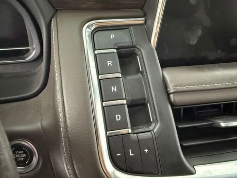 Used 2022 Chevrolet Tahoe LT w/ LT Signature Plus Package AWD/4WD image 13