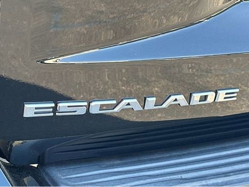 Certified 2022 Cadillac Escalade Premium Luxury image 4