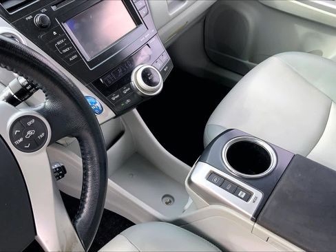 Used 2013 Toyota Prius V Five image 16