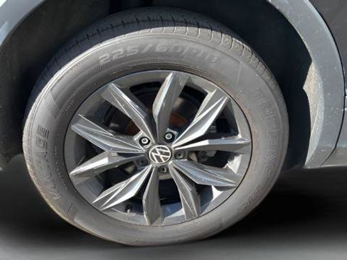 Used 2024 Volkswagen Tiguan SE AWD/4WD image 43