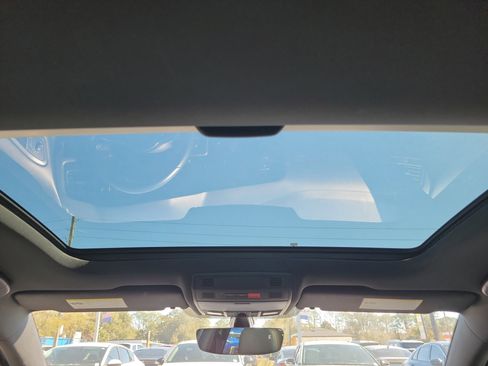 Used 2019 Volkswagen GTI SE image 18