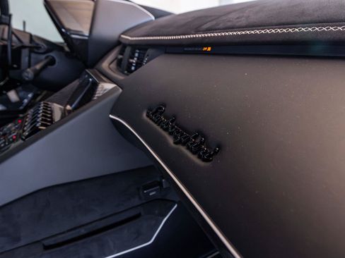 Used 2020 Lamborghini Aventador SVJ AWD/4WD image 30