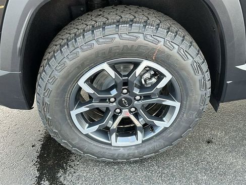 New 2026 Chevrolet Equinox ACTIV FWD image 9