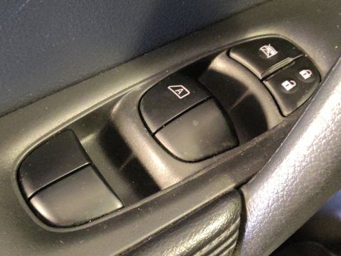 Used 2016 Nissan Rogue SV image 27