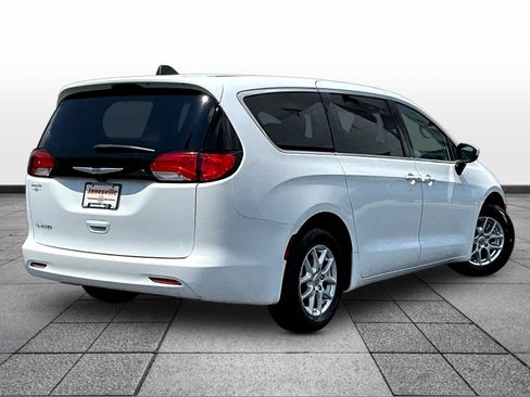 Used 2023 Chrysler Voyager LX FWD image 7