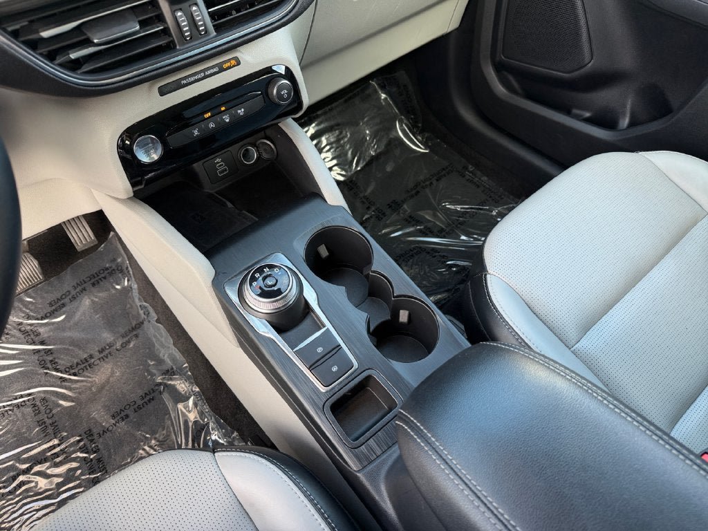Used 2025 Ford Escape Platinum AWD/4WD image 18
