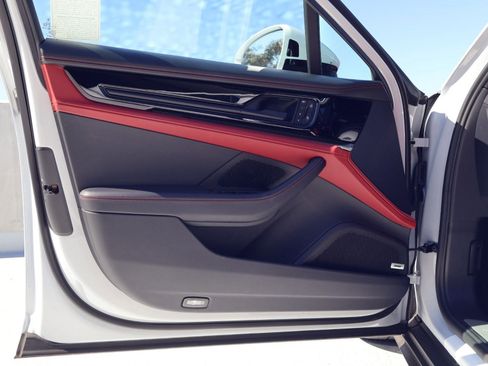 Certified 2025 Porsche Panamera image 13