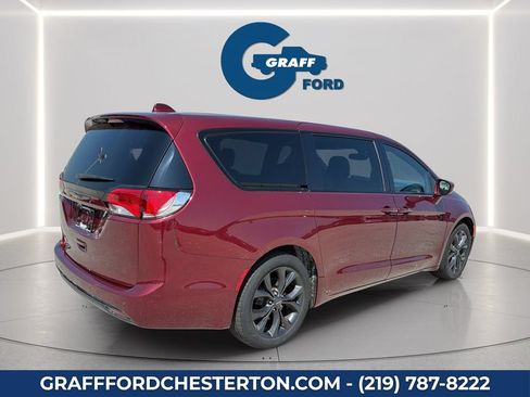 Used 2019 Chrysler Pacifica Touring Plus w/ S Appearance Package FWD image 8