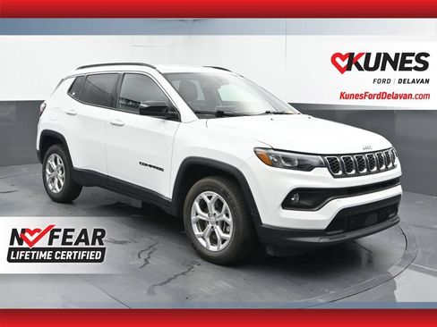 Used 2024 Jeep Compass Latitude AWD/4WD image 1