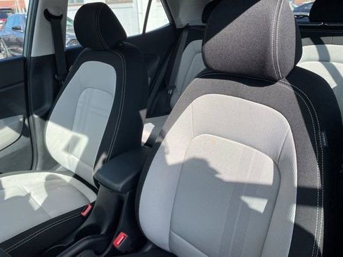 Used 2026 Hyundai Venue SEL image 9