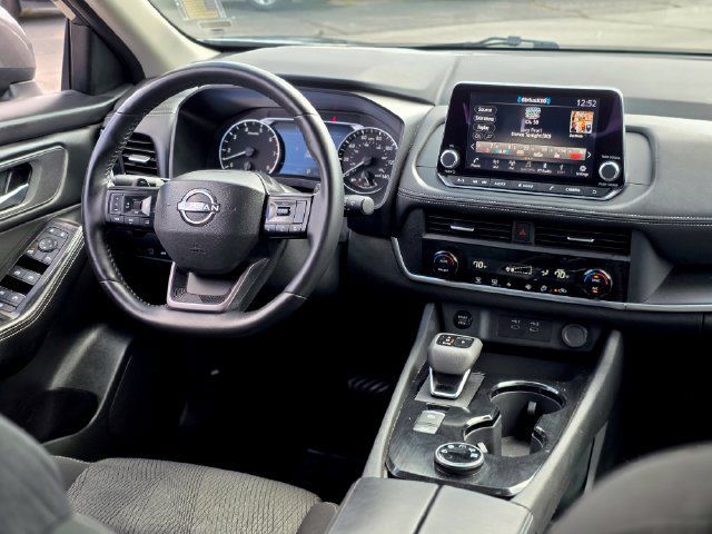 Used 2025 Nissan Rogue SV AWD/4WD image 36