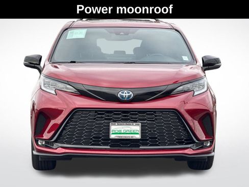 Used 2025 Toyota Sienna XSE w/ XSE Premium Package image 10