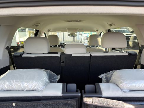 Used 2024 Volkswagen Tiguan S image 17