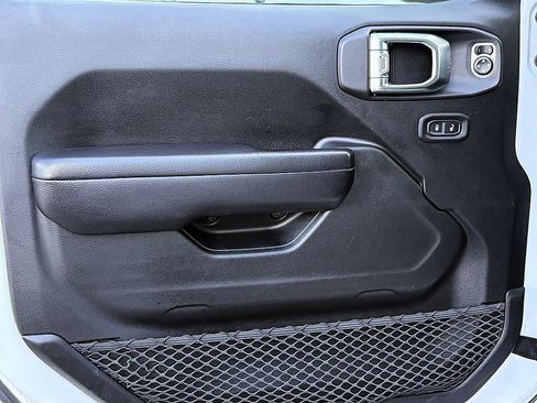 Used 2018 Jeep Wrangler Unlimited Rubicon image 16