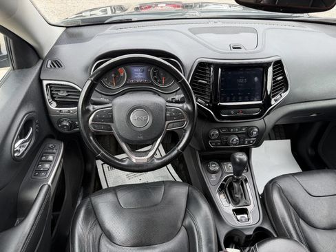 Used 2020 Jeep Cherokee Limited image 18