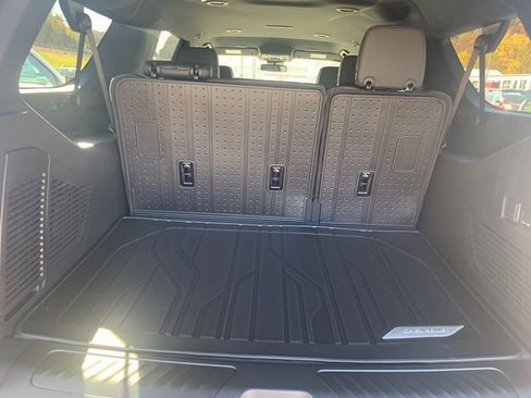 New 2026 Chevrolet Suburban LT image 14