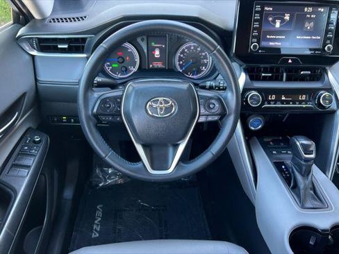 Certified 2021 Toyota Venza LE w/ Carpet Mat Package (TMS) AWD/4WD image 15