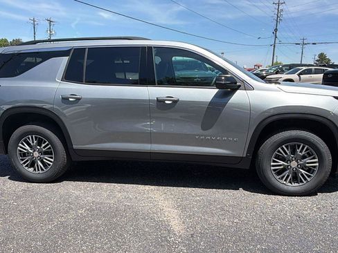New 2026 Chevrolet Traverse LT w/ Driver Confidence Package AWD/4WD image 4