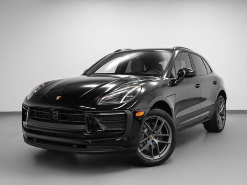 Certified 2026 Porsche Macan AWD/4WD image 6