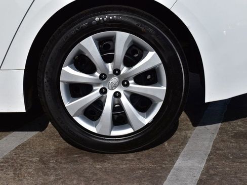 Used 2022 Toyota Corolla LE image 11