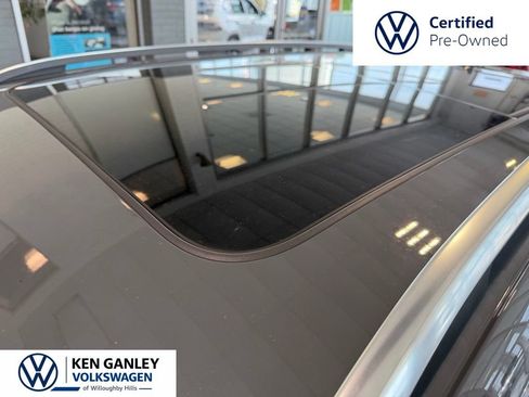 Used 2023 Volkswagen Taos SE w/ Panoramic Sunroof Package AWD/4WD image 9