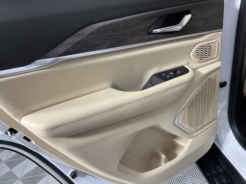 Certified 2024 Jeep Grand Cherokee Limited w/ Luxury Tech Group II image 28