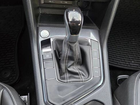 Certified 2024 Volkswagen Tiguan SE R-Line image 13