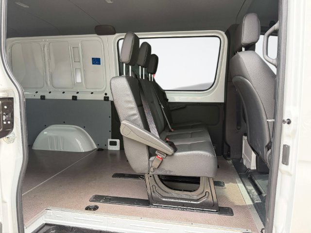 Used 2025 Mercedes-Benz Sprinter 2500 image 12