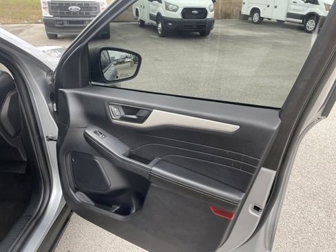 Used 2022 Ford Escape SE image 46