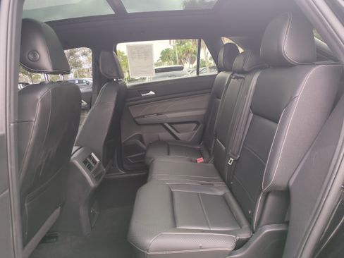 Used 2021 Volkswagen Atlas Cross Sport SE w/ Panoramic Sunroof Package image 15