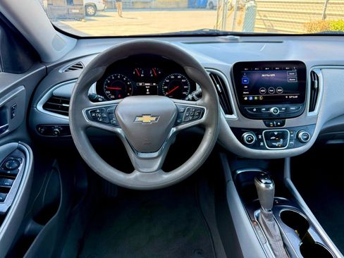 Used 2020 Chevrolet Malibu LS w/ Driver Confidence Package II image 16