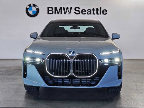 Used 2025 BMW 750e xDrive w/ Executive Package AWD/4WD image 6