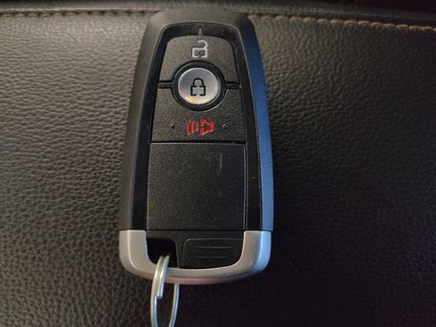 Used 2020 Ford Fusion SE FWD image 32