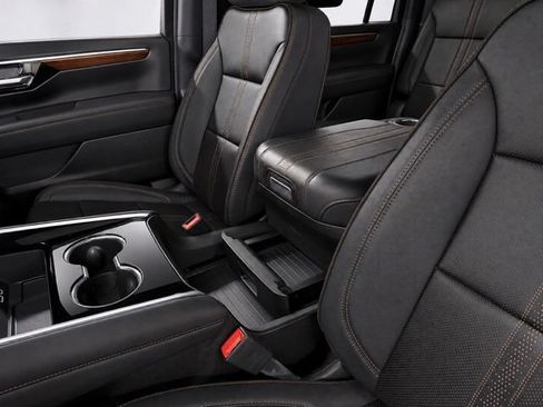 Used 2026 Chevrolet Suburban High Country AWD/4WD image 35