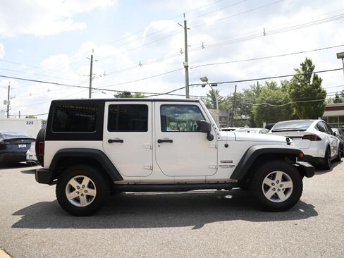 Used 2018 Jeep Wrangler Unlimited Sport S AWD/4WD image 4
