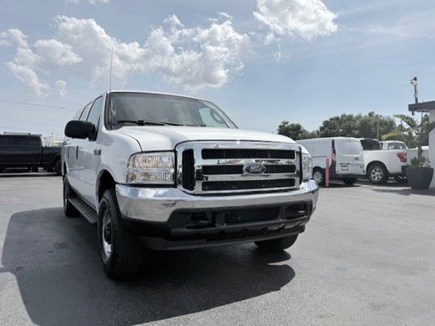 Used 2003 Ford Excursion XLT AWD/4WD image 4