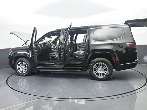 Used 2023 Jeep Wagoneer 4WD image 81