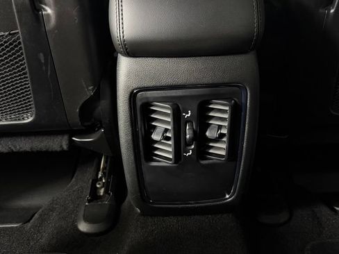 Used 2021 Jeep Grand Cherokee Laredo AWD/4WD image 29