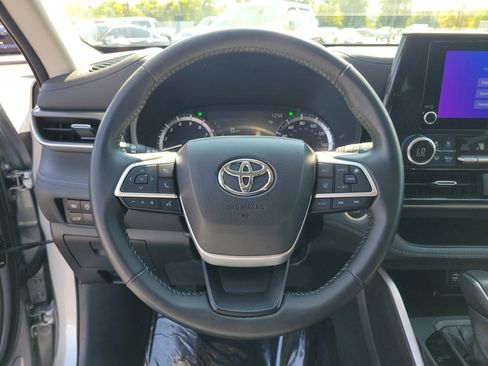 Used 2024 Toyota Highlander LE image 21