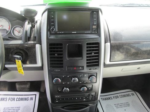 Used 2010 Dodge Grand Caravan SXT FWD image 12