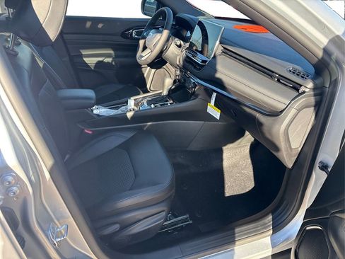 New 2026 Jeep Compass Latitude image 19