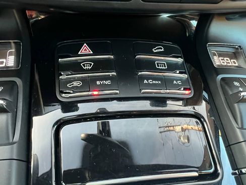 Used 2018 Porsche Cayenne Sport Utility 4D image 22