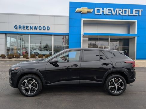 Used 2024 Chevrolet Trax RS image 2