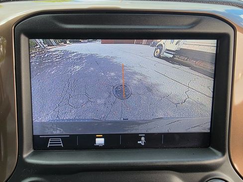 Used 2019 Chevrolet Silverado 1500 High Country w/ Z71 Off-Road Package image 28