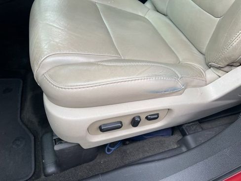 Used 2015 Ford Explorer XLT w/ Equipment Group 202A AWD/4WD image 12