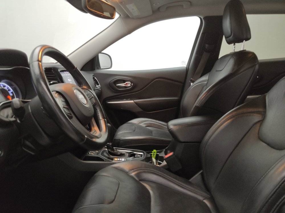 Used 2019 Jeep Cherokee Limited FWD image 17