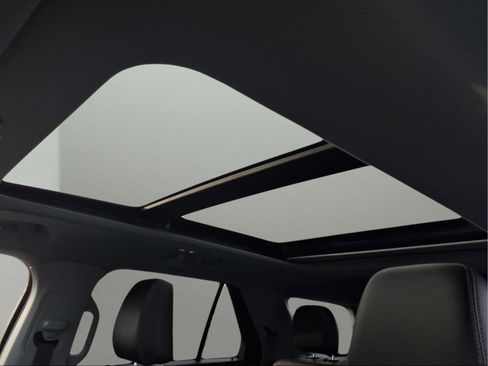 Used 2023 Ford Explorer XLT w/ Equipment Group 202A image 10