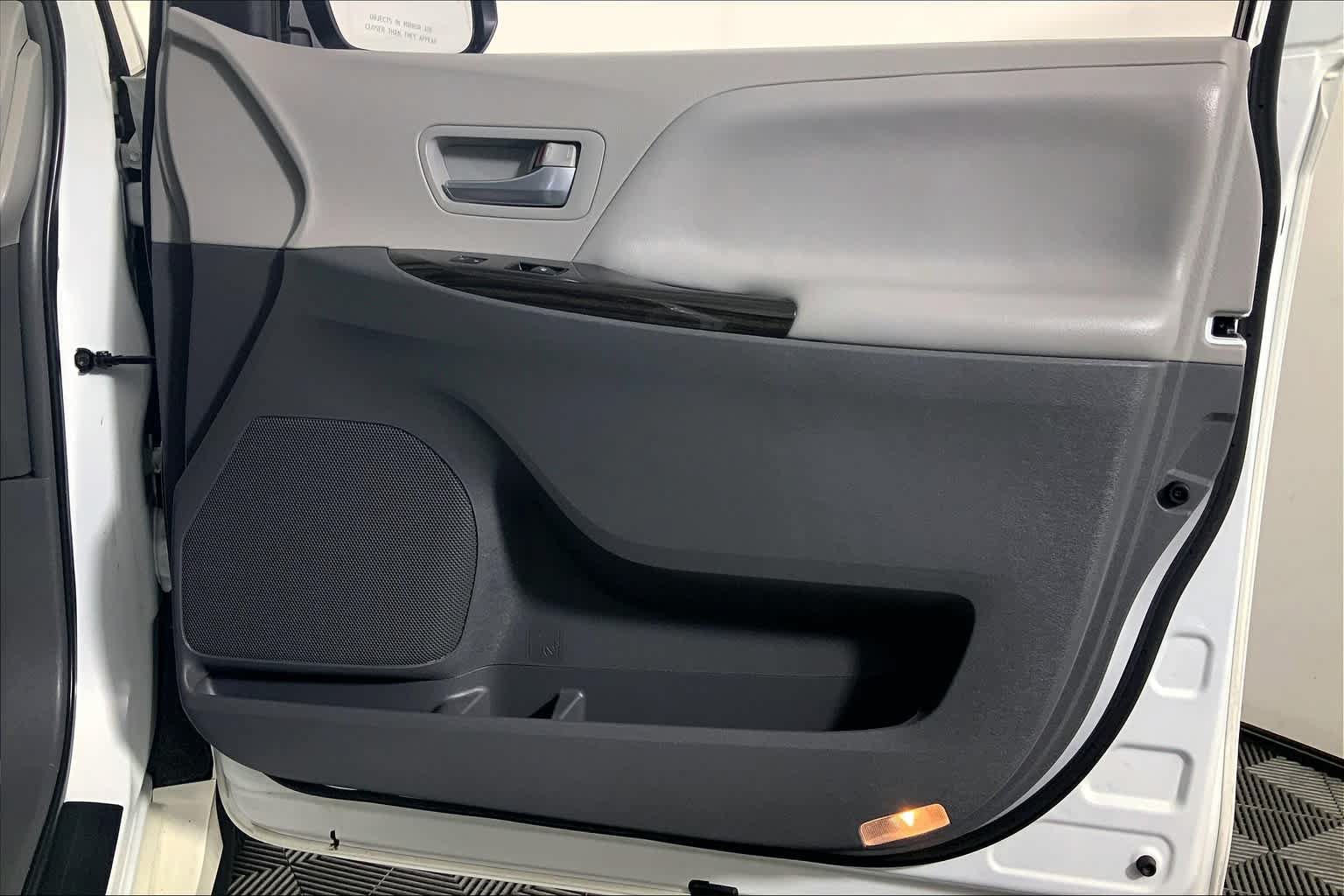 Used 2018 Toyota Sienna XLE Premium w/ Outdoor Package AWD/4WD image 23