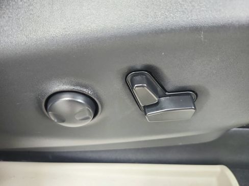 Used 2023 Chrysler Pacifica Limited FWD image 49